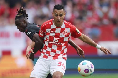 رسميًا.. ماينز الألماني يعلن فسخ عقد أنور الغازي